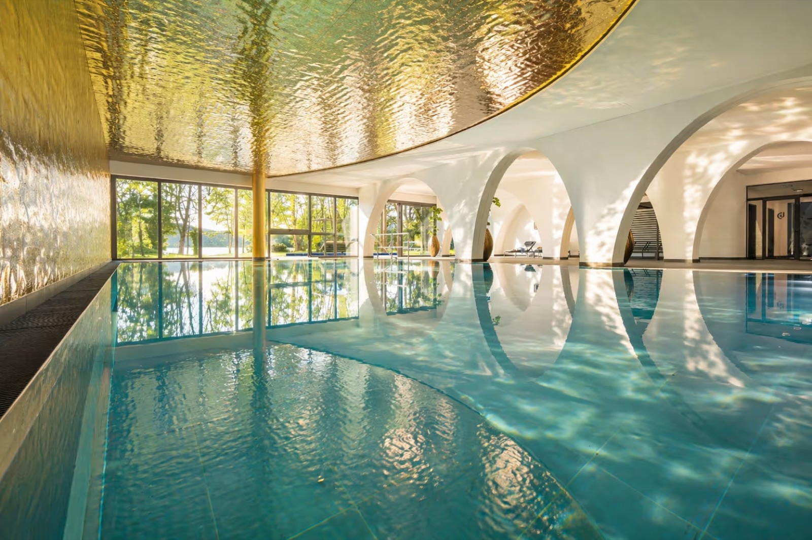 Buff Medical Resort, interior.